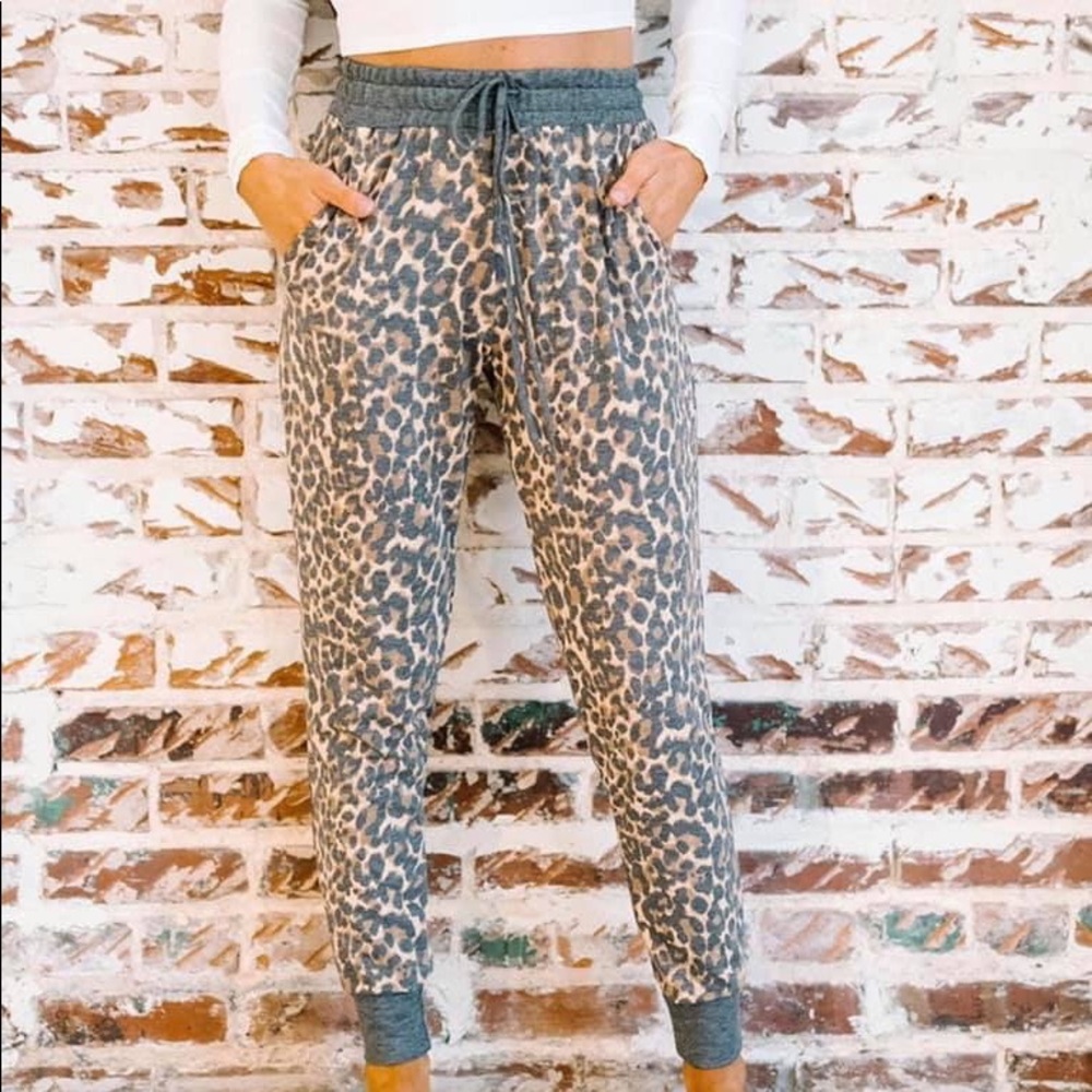 NWOT Leopard joggers-Small